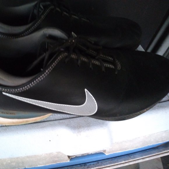 Athletic_Shoes